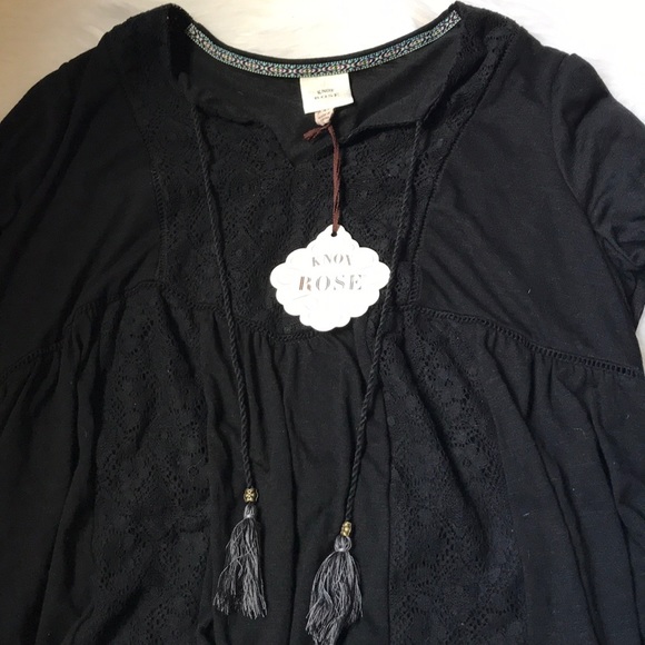 Tops - HP NWT Knox rose blouse ❤️